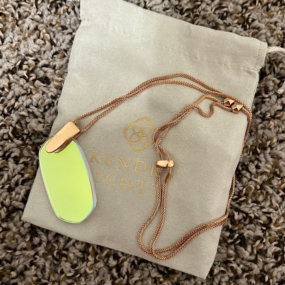 NWOT Kendra Scott iridescent pendant necklace with extended, adjustable chain